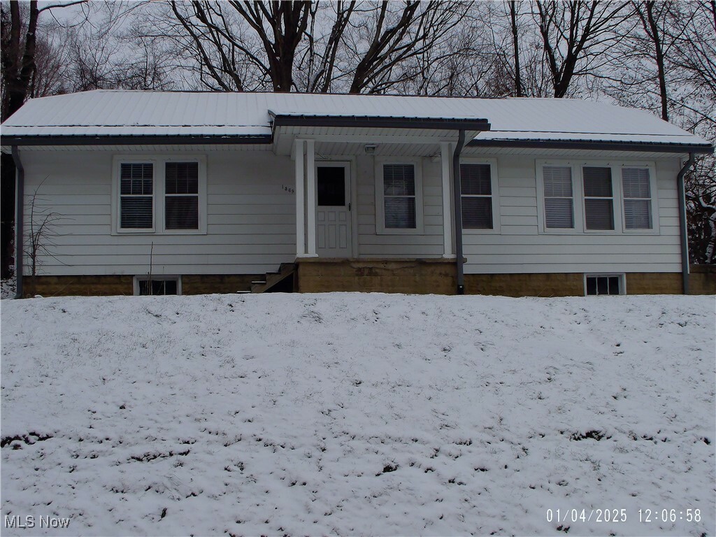 Property Photo:  1369 Elm Street  OH 43701 