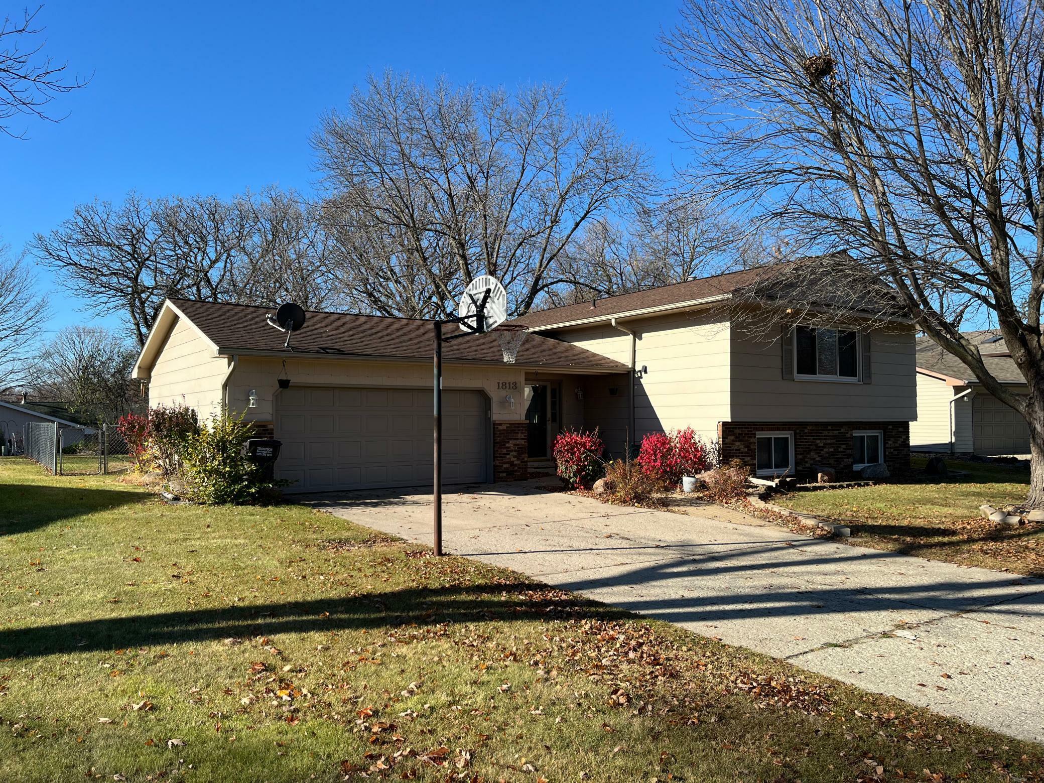 Property Photo:  1813 Bayview Drive  MN 56007 