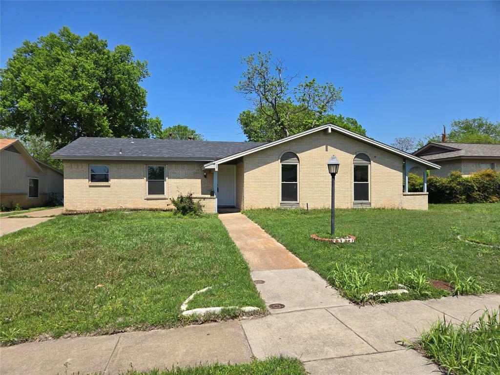 Property Photo:  407 Azalea Lane  TX 75137 
