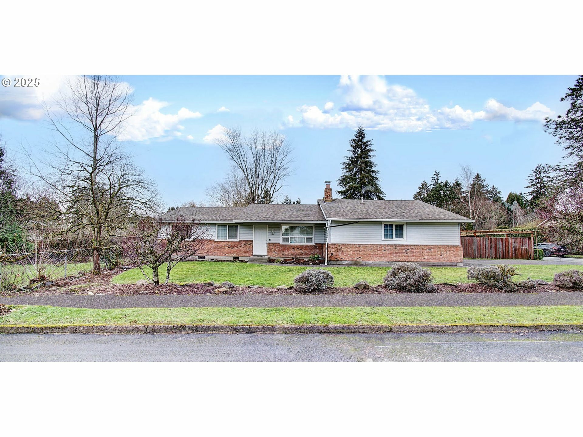 Property Photo:  5719 NE 75th St  WA 98661 