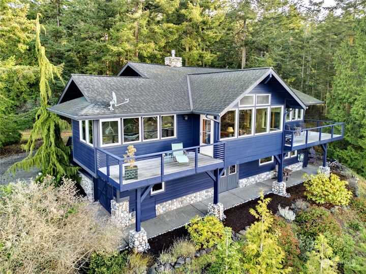 Property Photo:  261  Quinault Loop  WA 98368 