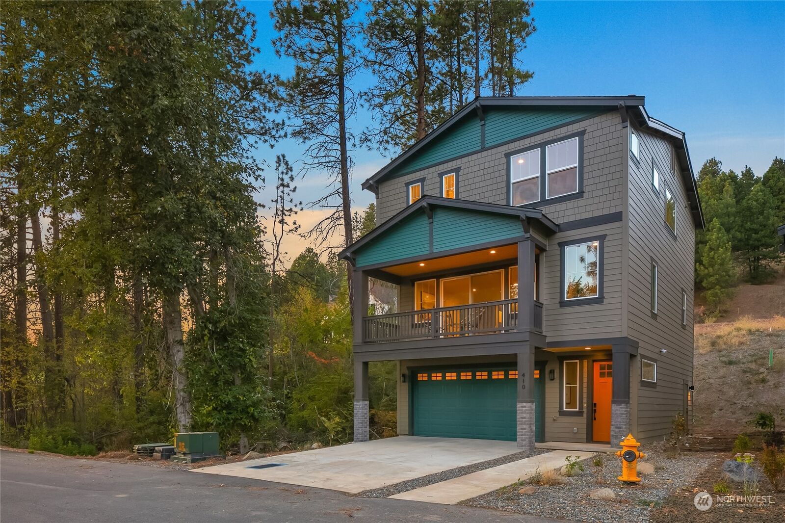 Property Photo: 410 6th Street 5 WA 98922
