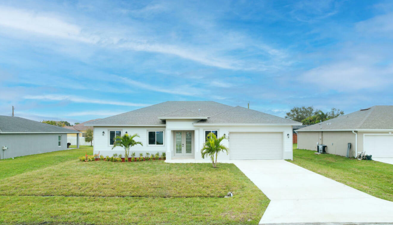 Property Photo:  1434 SW Oriole Lane  FL 34953 