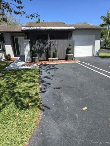 Property Photo:  83 Conaskonk Circle  FL 33411 