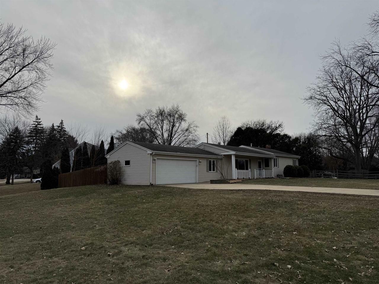 Property Photo:  2440 East Ridge Road  WI 53511 