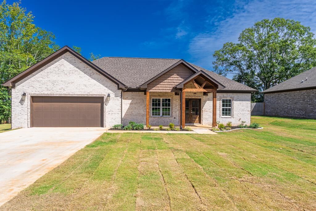 Property Photo: 1109 Glendora Ave AL 35674 - TUSCUMBI