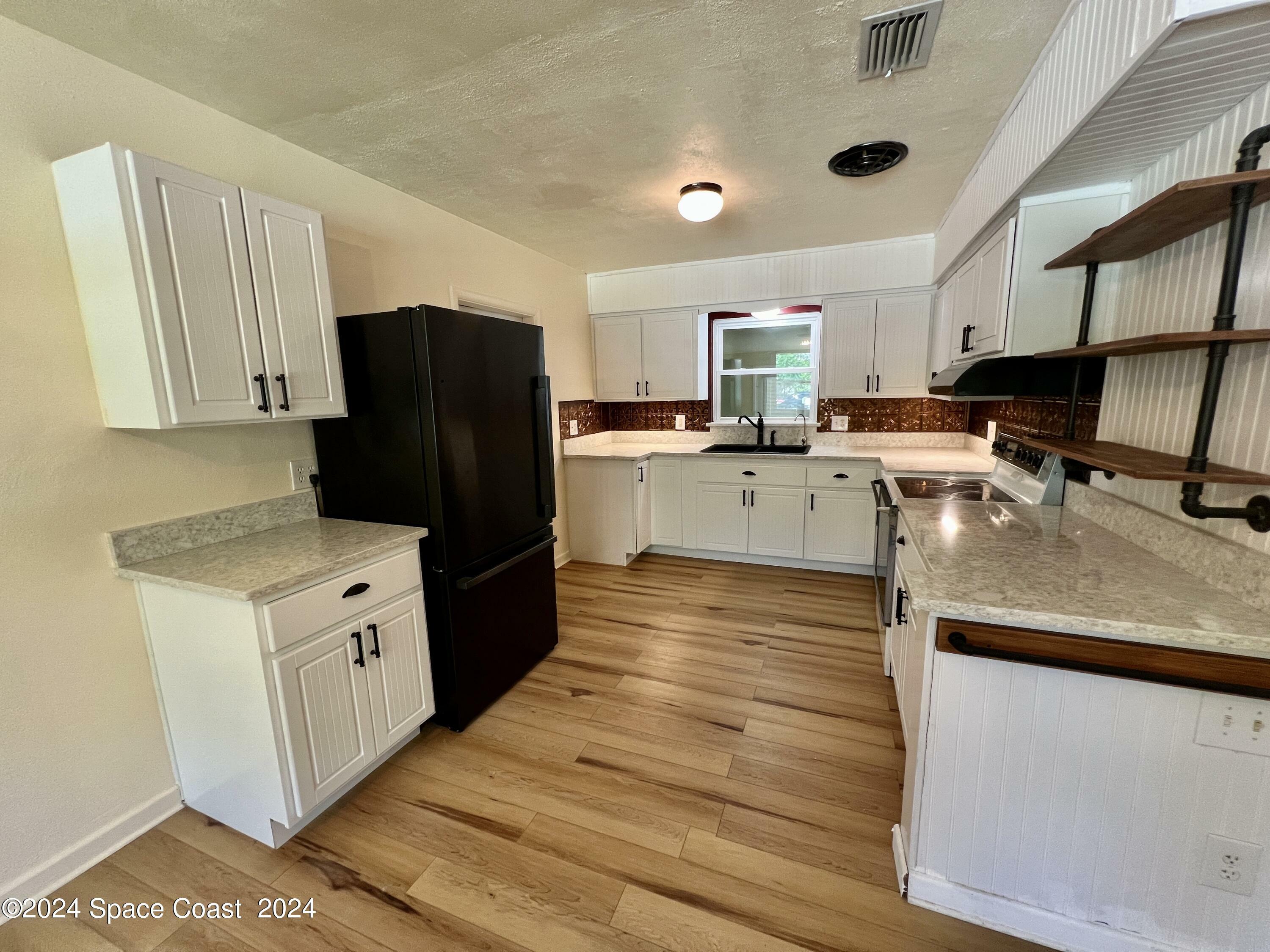 Property Photo:  19 Vida Way  FL 32901 