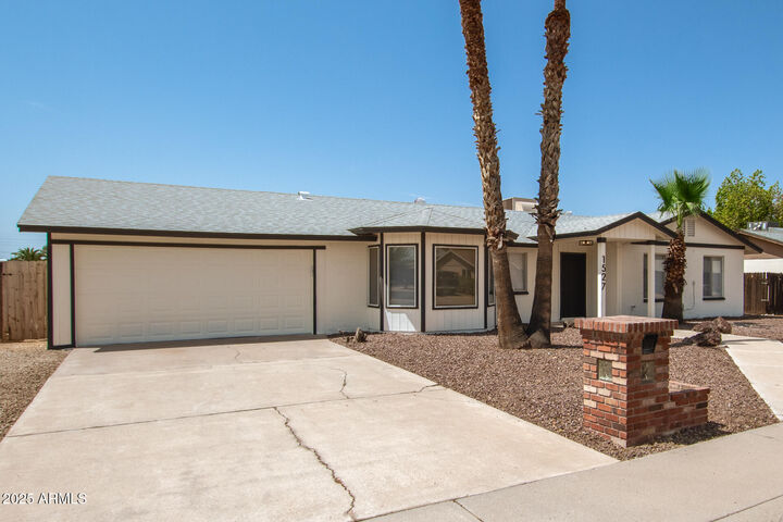 Property Photo:  1527 W Rosemonte Drive  AZ 85027 
