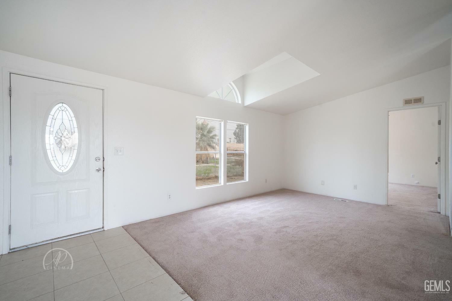 Property Photo:  124 Roosevelt Place  CA 93268 