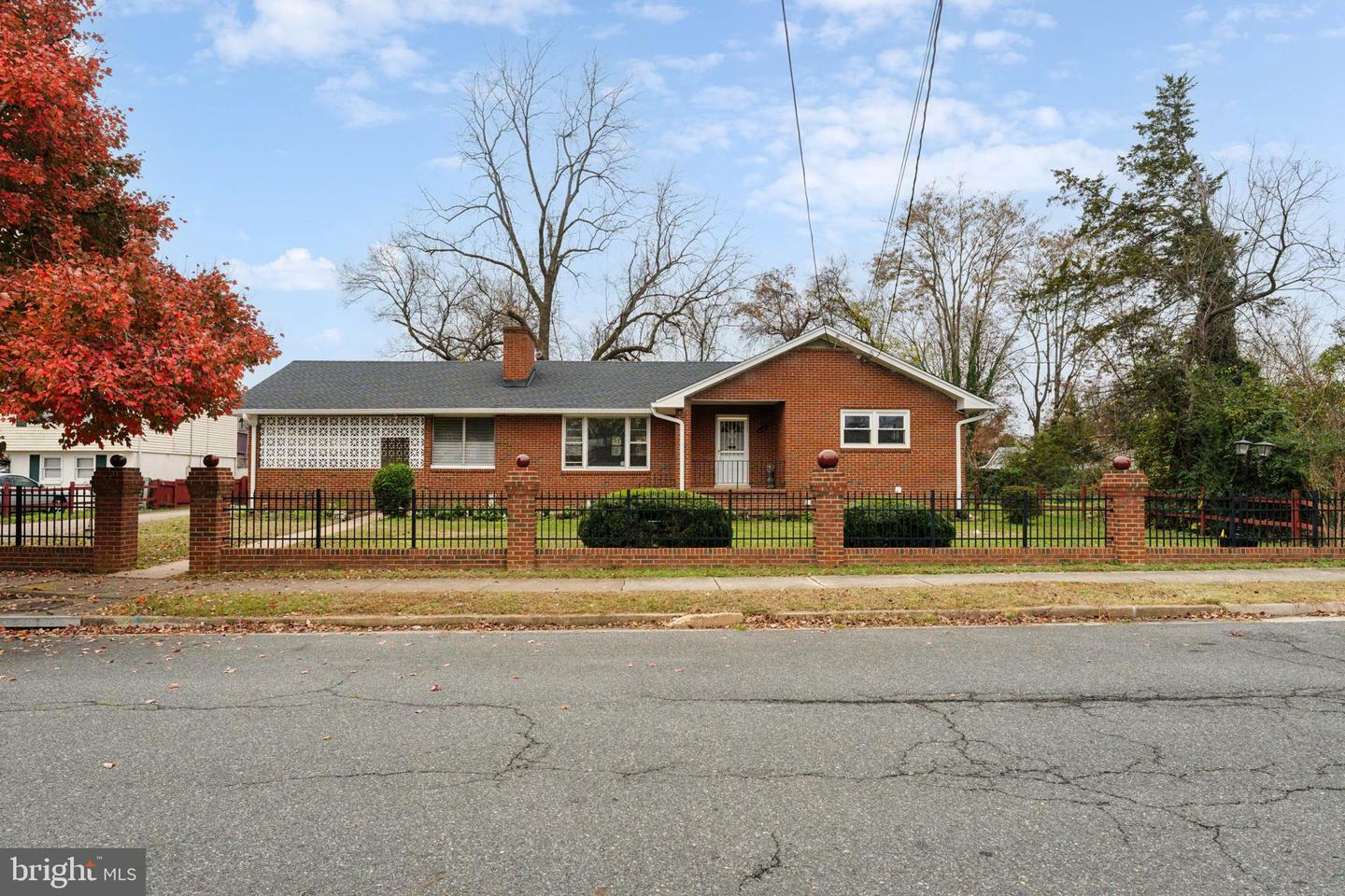 Property Photo:  412 Palmer Street  VA 22401 