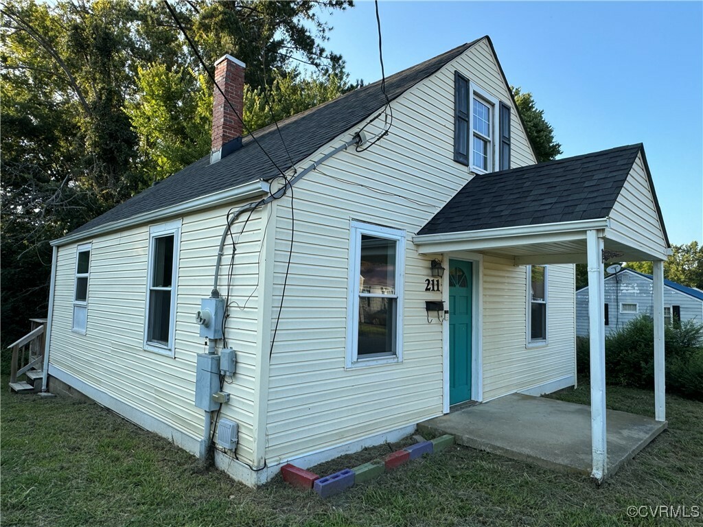 Property Photo: 211 Hylawn Avenue VA 23901