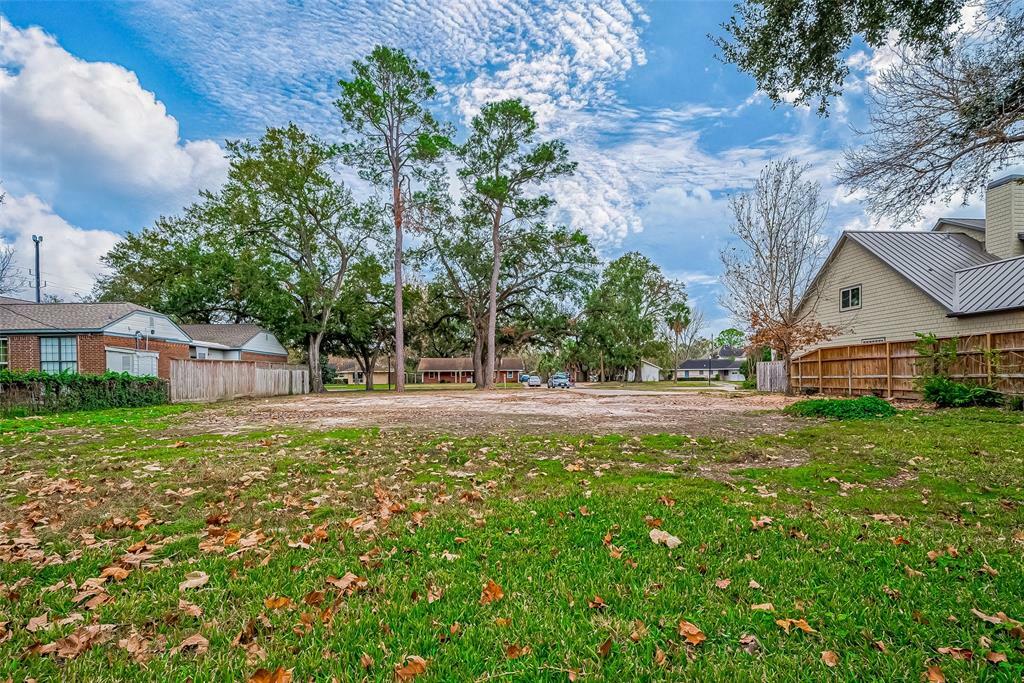 Property Photo:  8606 Westview Drive  TX 77055 