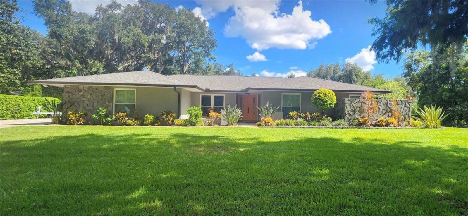 Property Photo:  5370 Whispering Pine Circle  FL 34771 