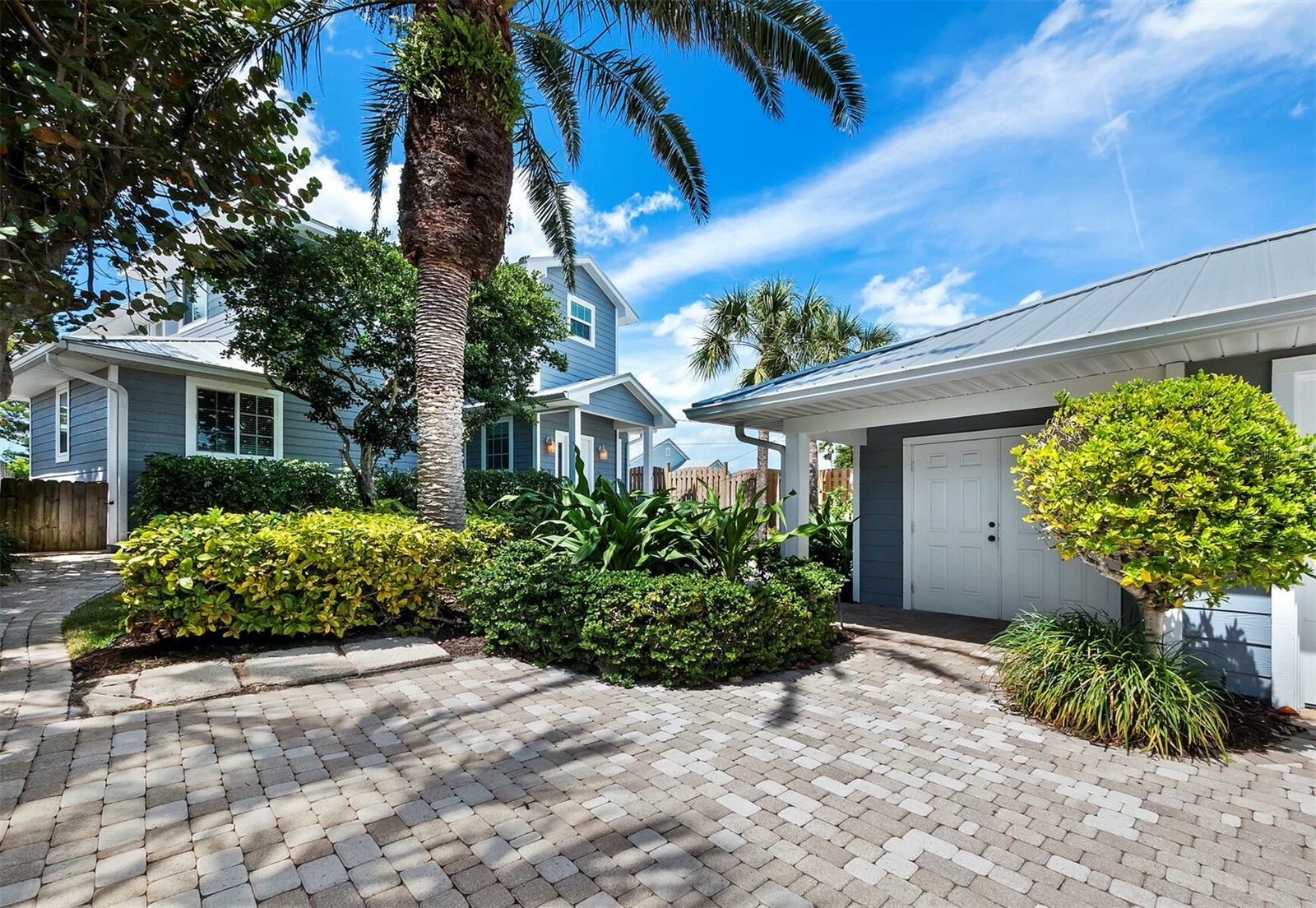 Property Photo:  409 Casey Key Road  FL 34275 