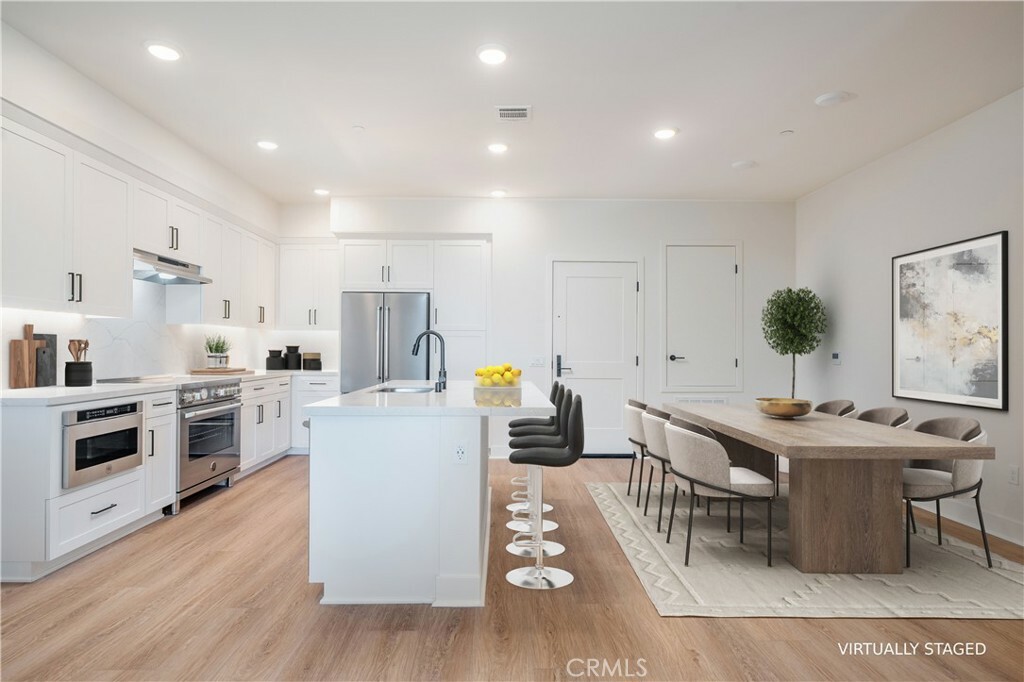 Property Photo: 414 Main Street 310 CA 92647