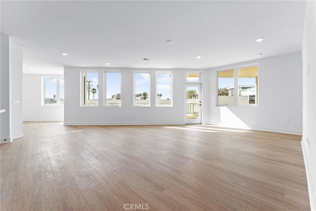 Property Photo: 414 Main Street 205 CA 92648