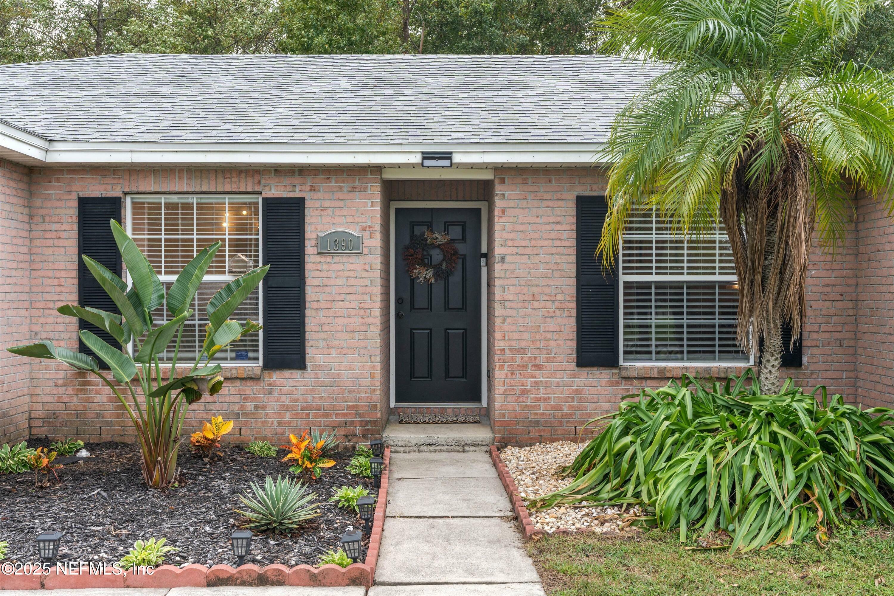 Property Photo:  1390 Lindsey Crossing Drive  FL 32218 