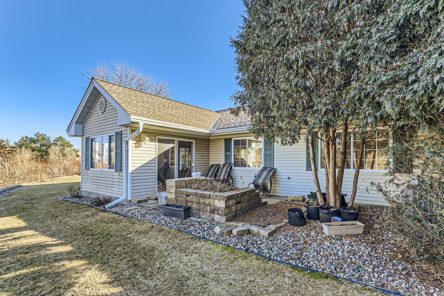 Property Photo:  769 Sterling Court  MN 55115 