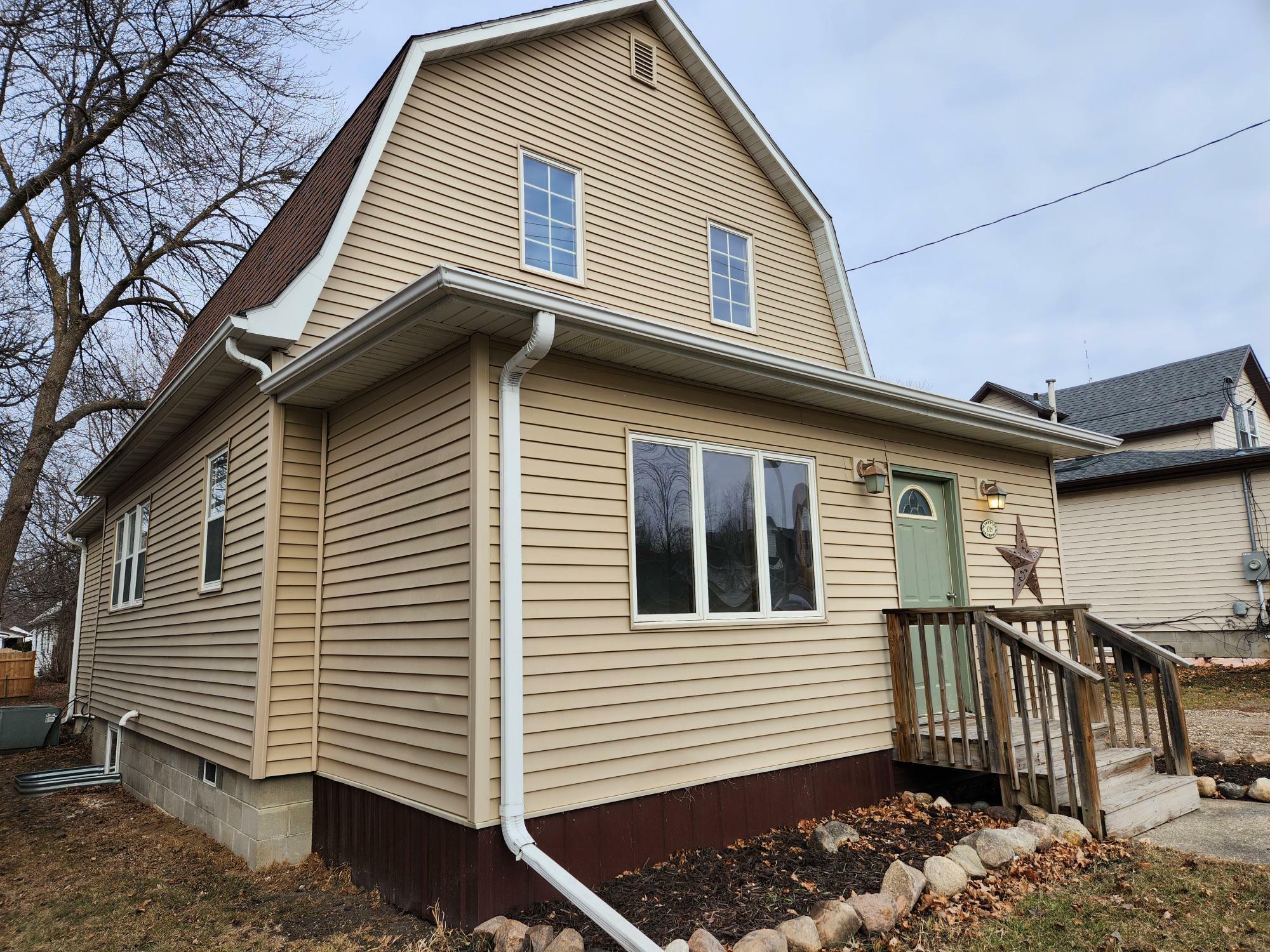 Property Photo:  1018 W Fountain Street  MN 56007 