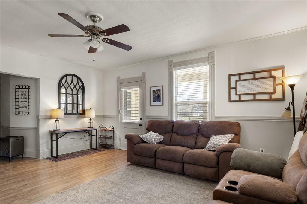 Property Photo:  700 SE 7th Street  TX 75432 