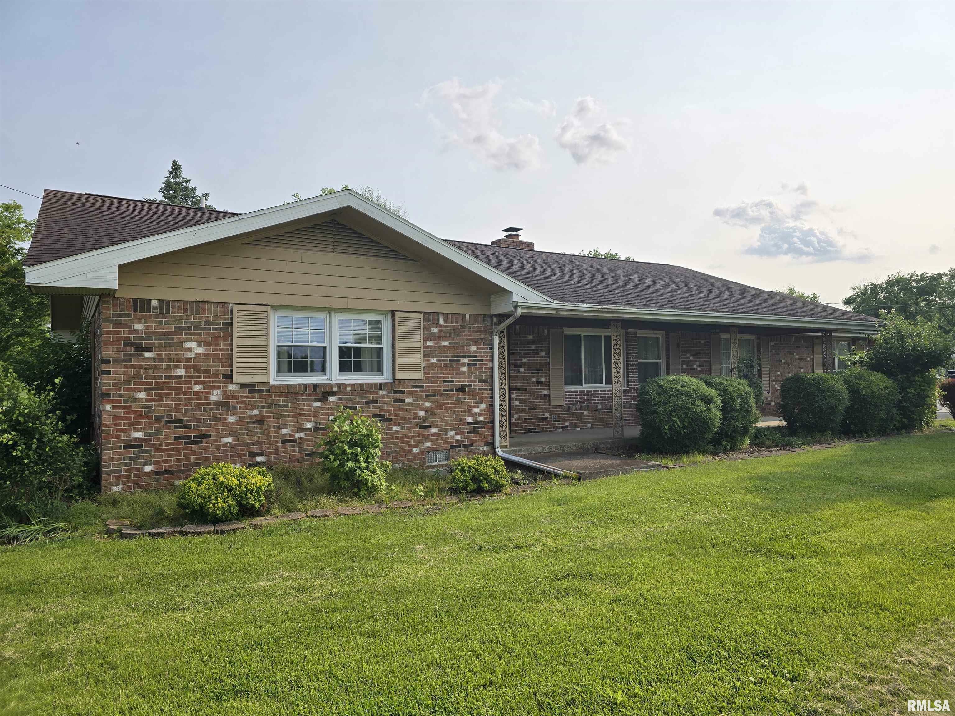 405 Easthaven Drive  Centralia IL 62801 photo