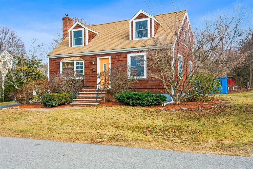 Property Photo:  8 Walkup Ct  MA 01760 