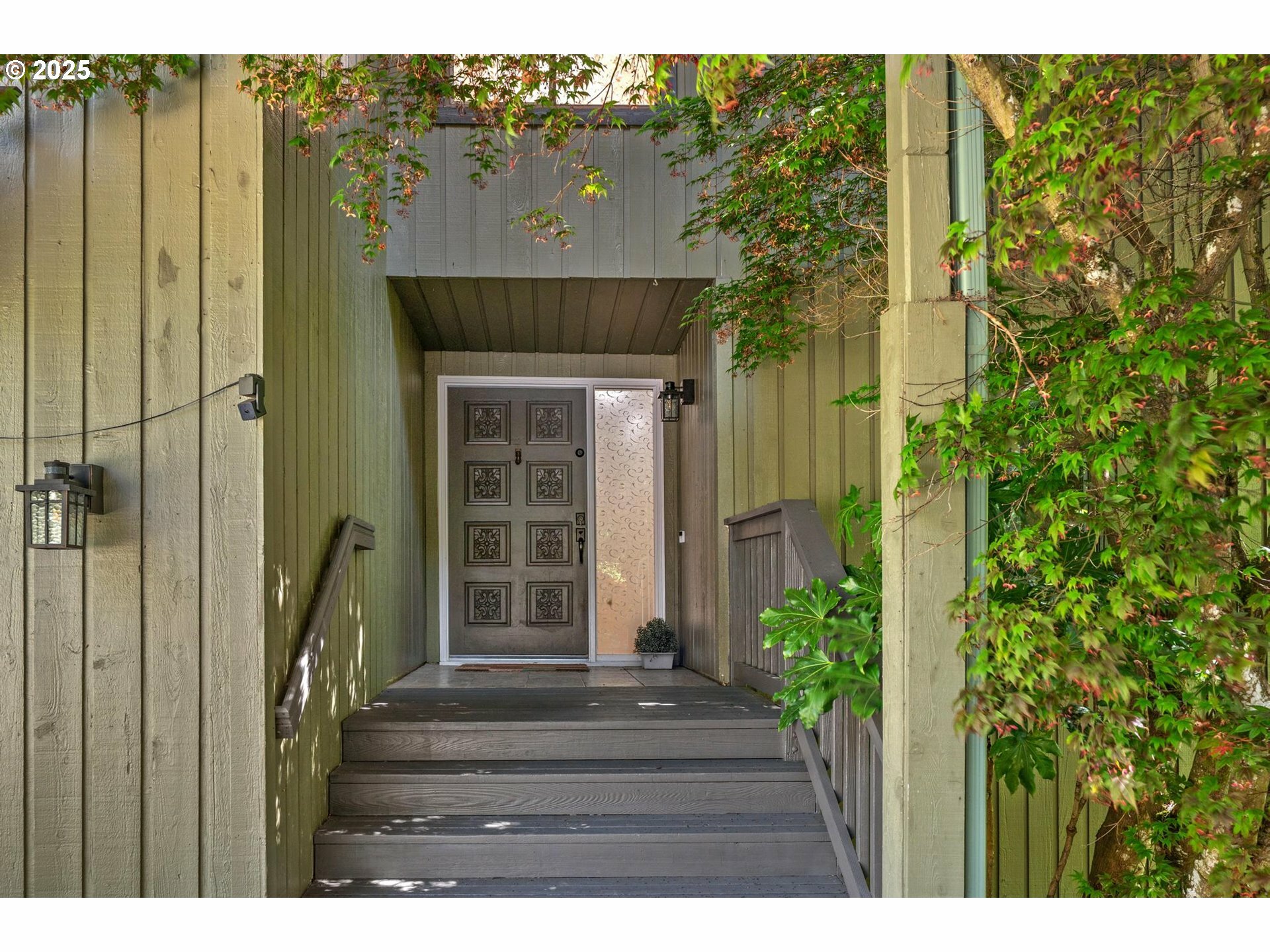 Property Photo: 8 Walking Woods Dr OR 97035