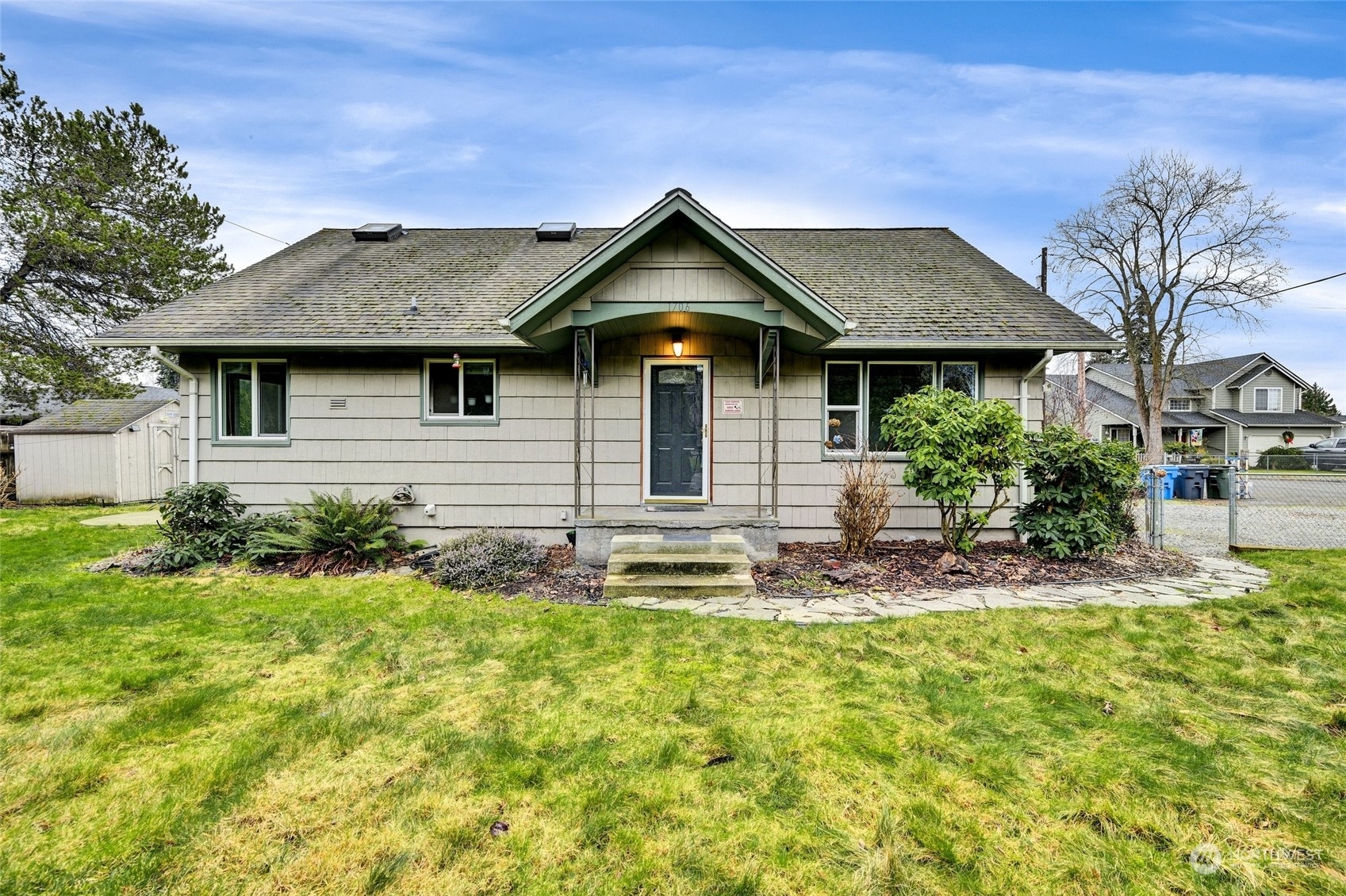 Property Photo:  1706 E Pioneer Way  WA 98372 