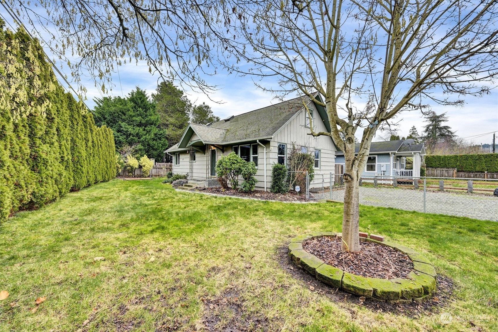 Property Photo: 1706 E Pioneer Way WA 98372