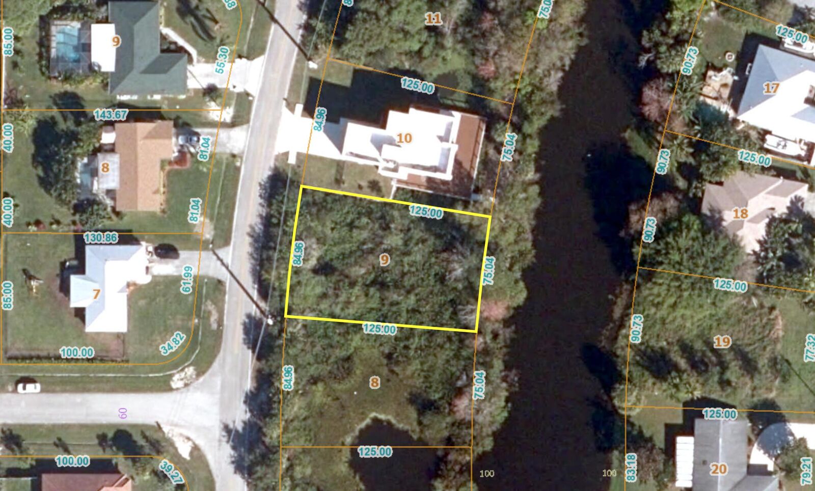 Property Photo: 2549 SE Appleby Street FL 34984