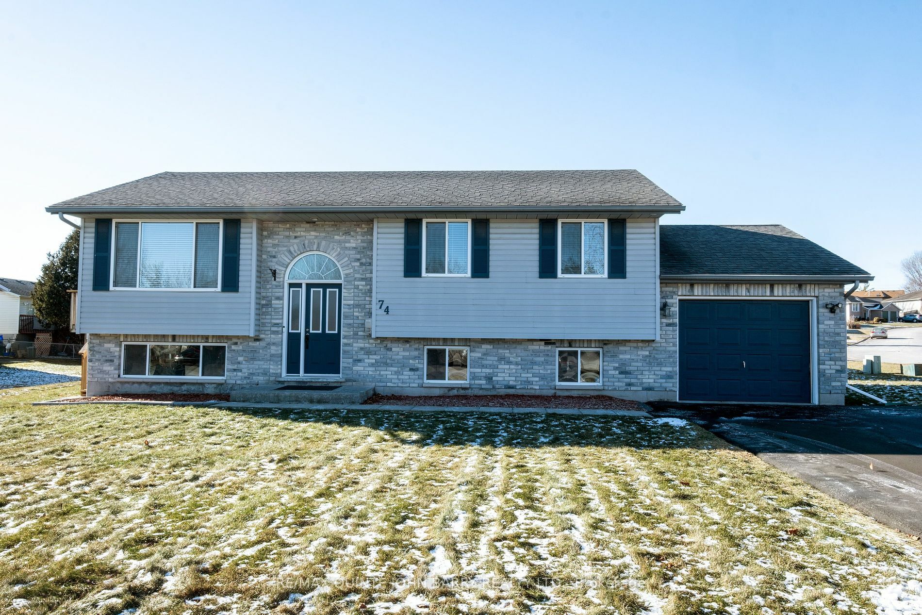 Property Photo:  74 Ireland Dr  ON K8V 6T6 