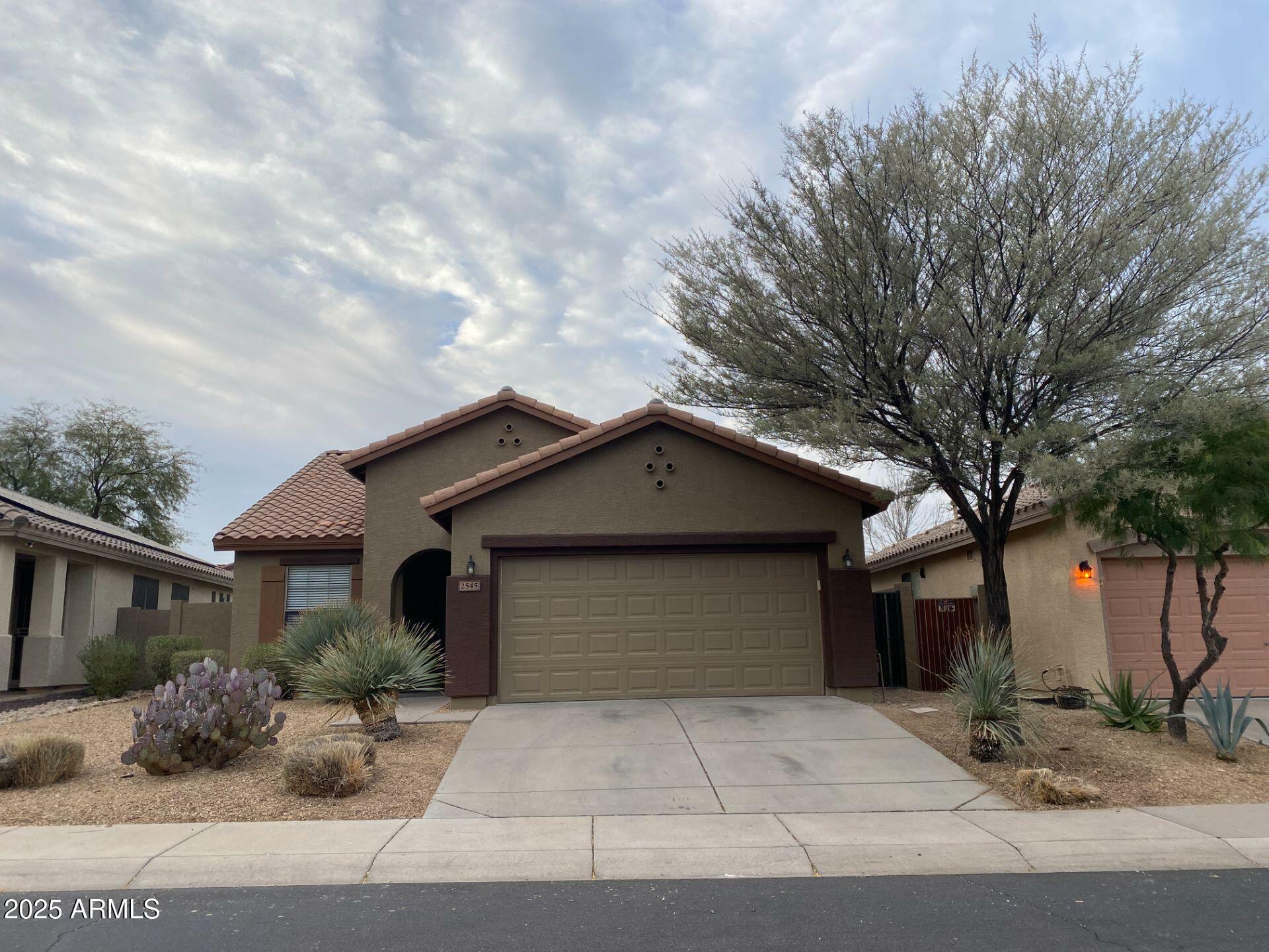 Property Photo:  2545 W Warren Drive  AZ 85086 