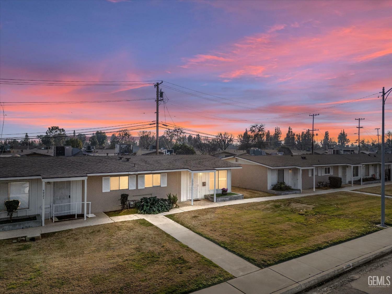 Property Photo:  5923 Sundale Avenue  CA 93309 