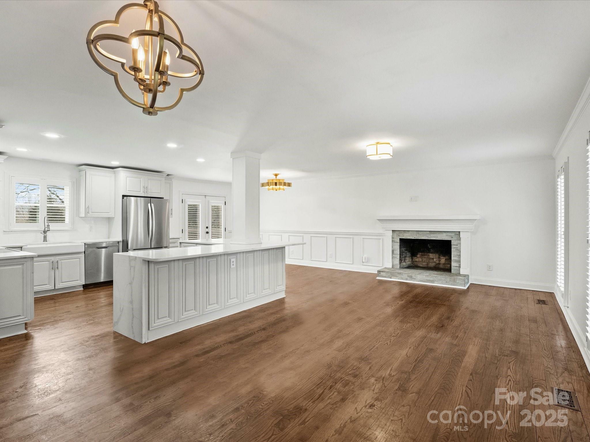 Property Photo: 3453 Selwyn Avenue NC 28209
