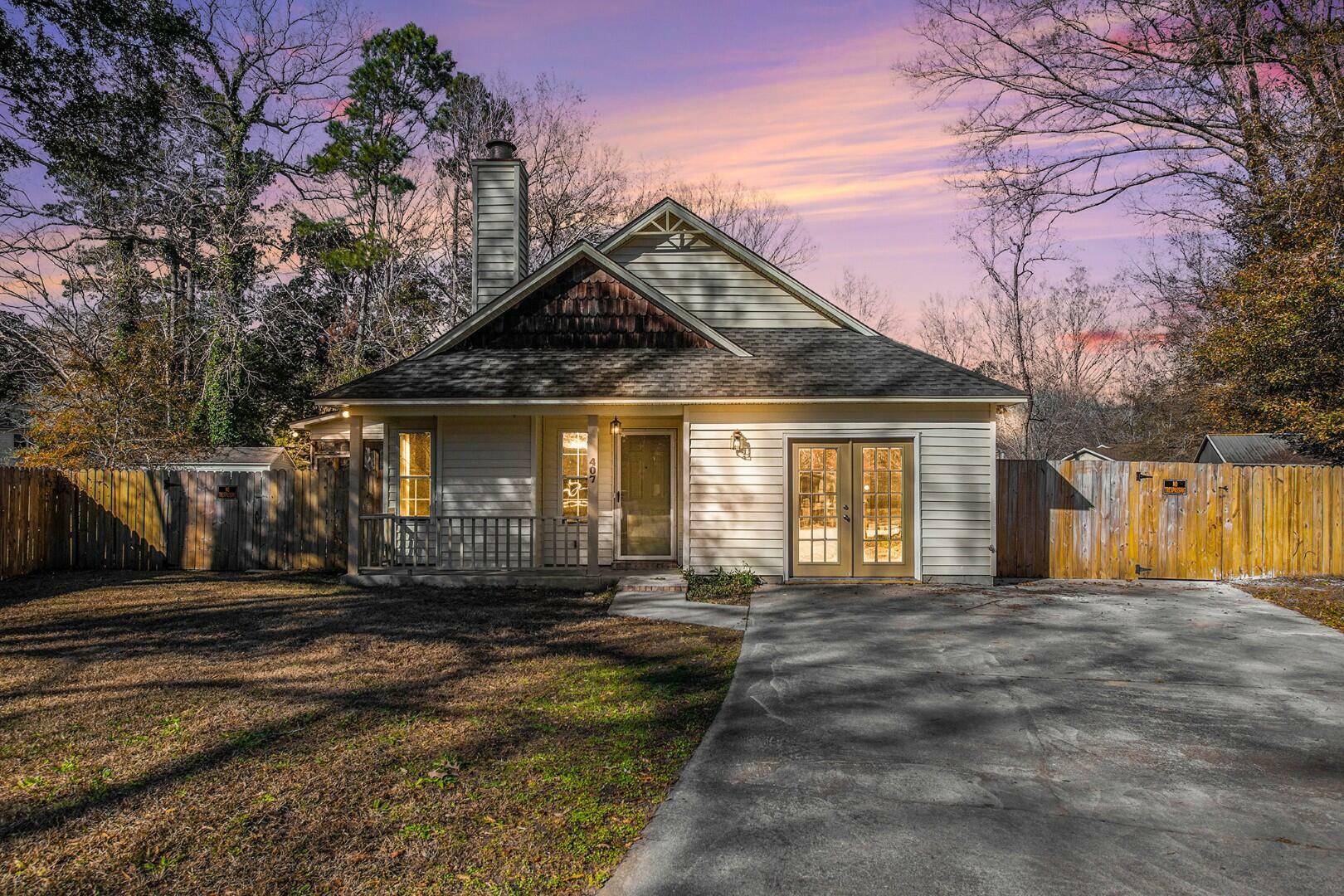 Property Photo:  407 Kingbird Road  SC 29456 