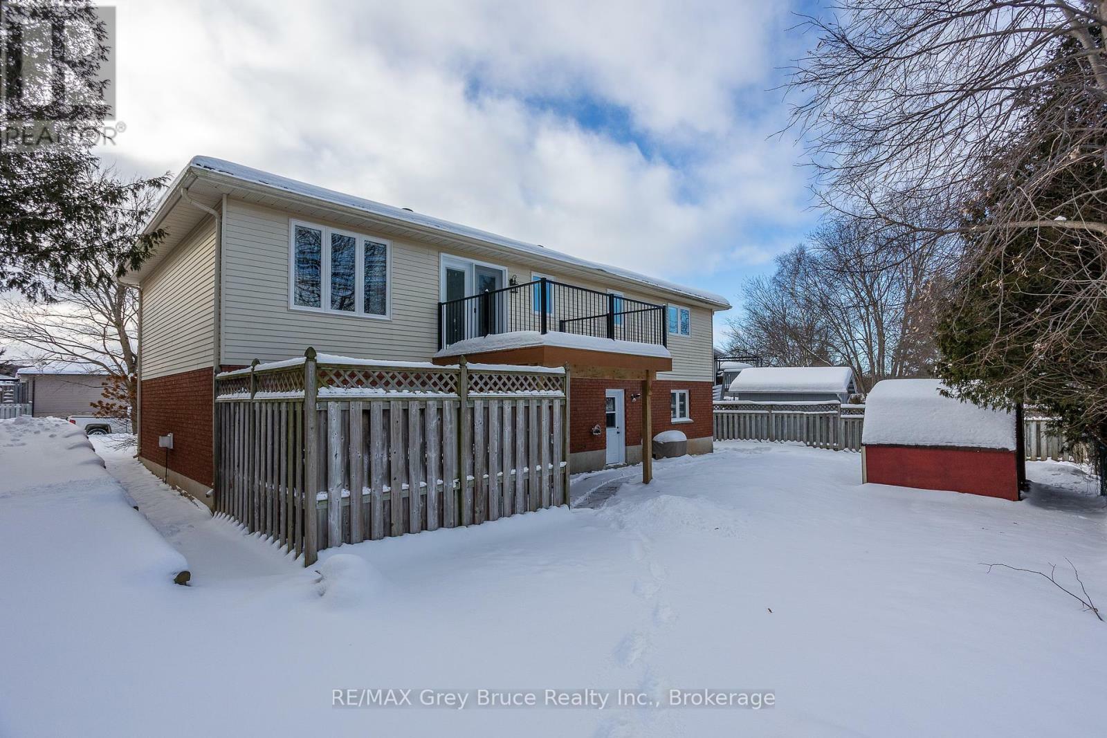 Property Photo:  492 8th Avenue East  ON N4K 6S8 