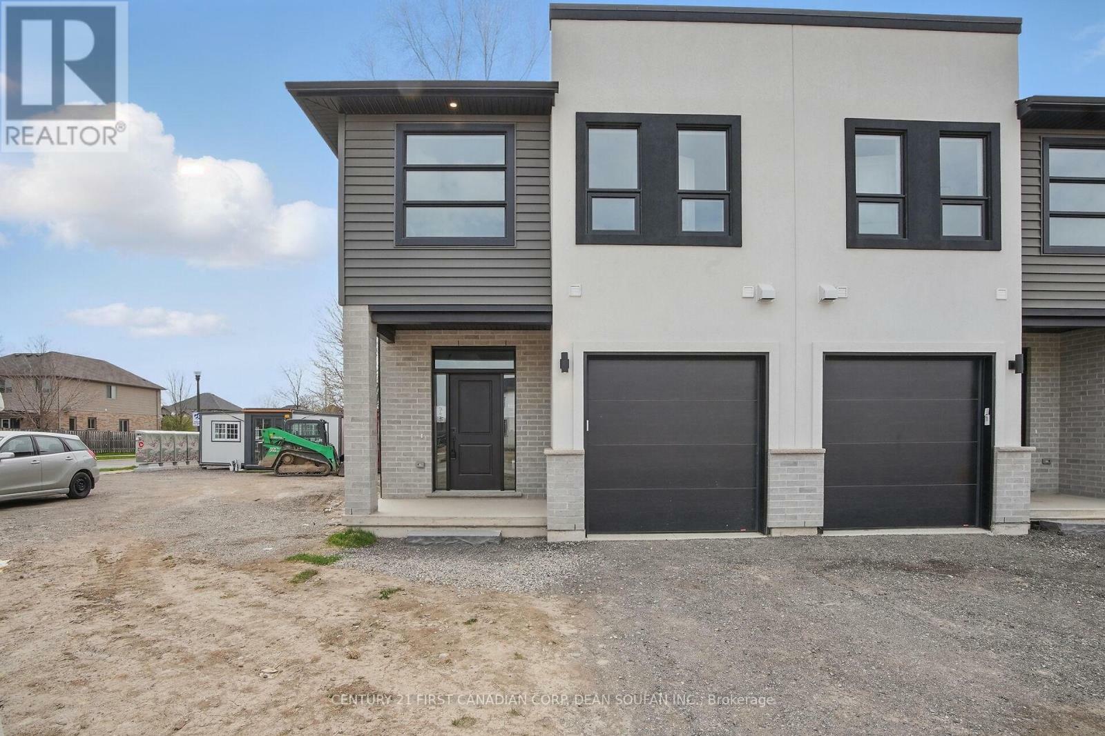 Property Photo: 827 Catalpa Square ON N6G 5B1