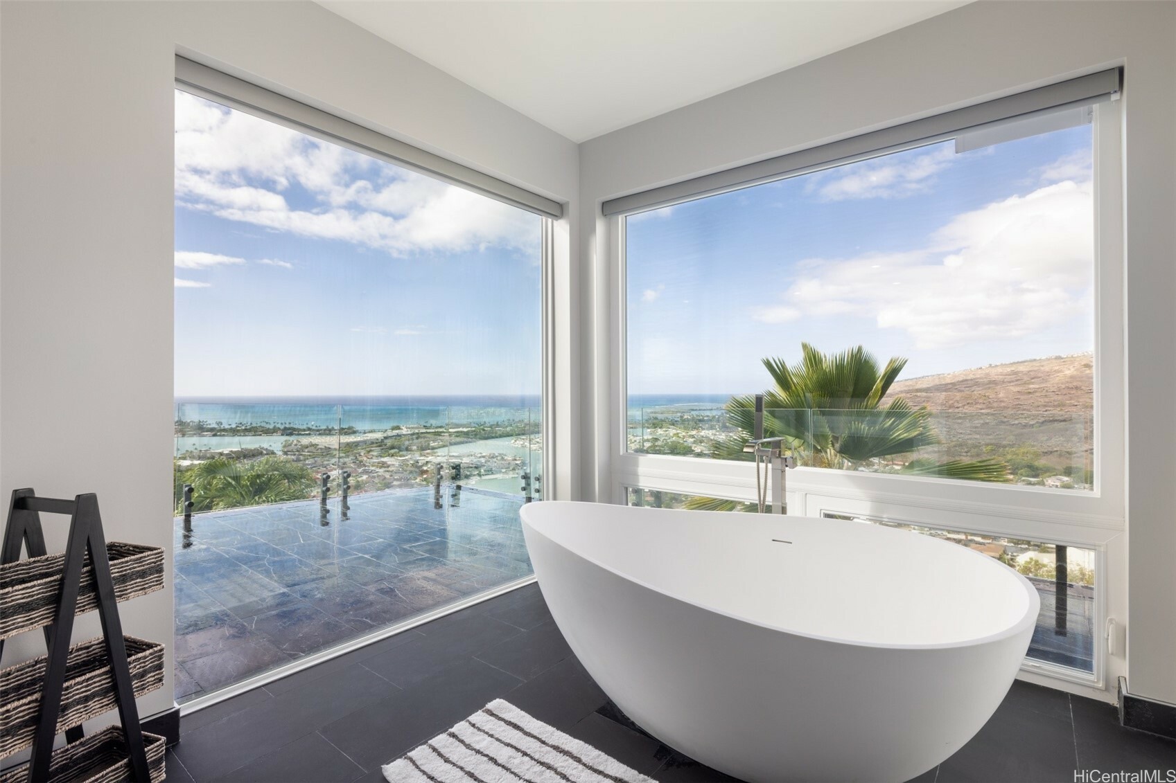 Property Photo: 880 Kaahue Street HI 96825