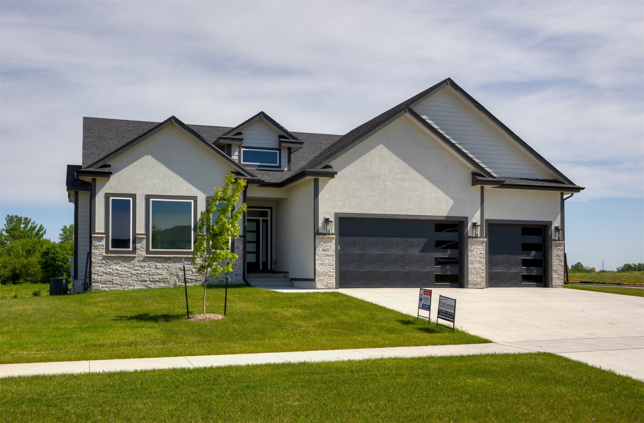 Property Photo: 3602 NE 12th Street IA 50021