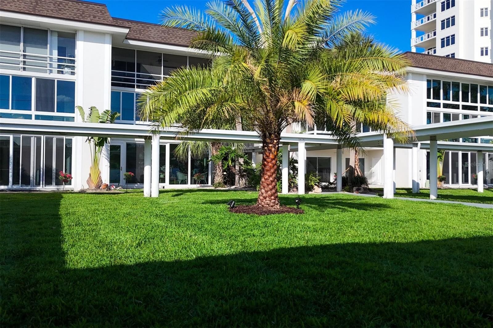 Property Photo:  2100 Benjamin Franklin Drive 108  FL 34236 
