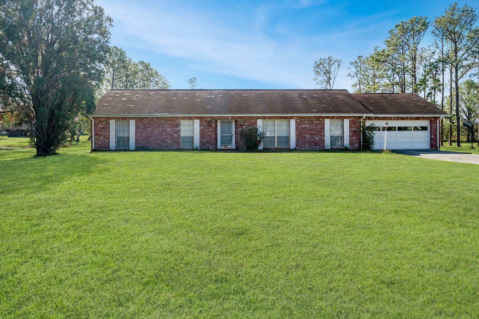 Property Photo: 10813 Dixon Drive FL 33579