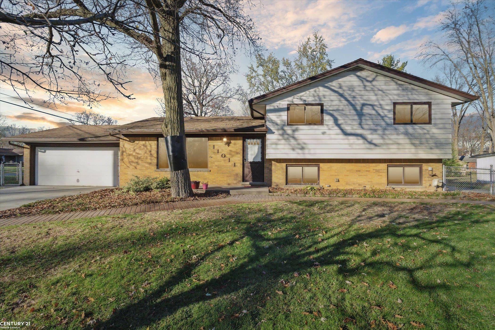 Property Photo:  11011 Shadywoods Court  MI 48317 