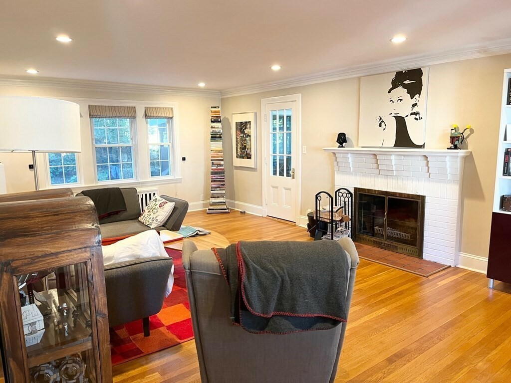 Property Photo:  10 Duxbury Rd 10  MA 02459 