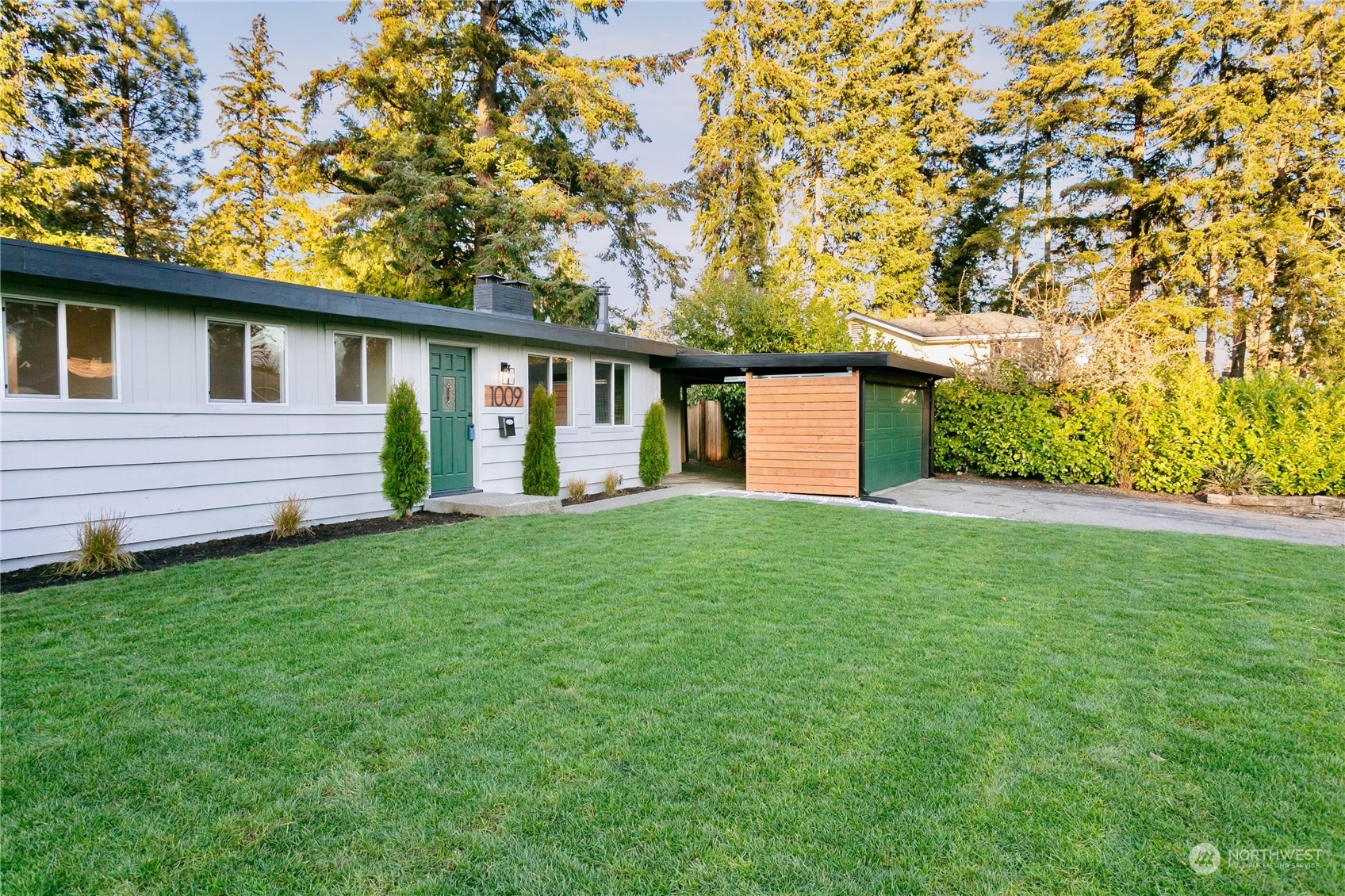 Property Photo:  1009  Brentwood Place  WA 98466 