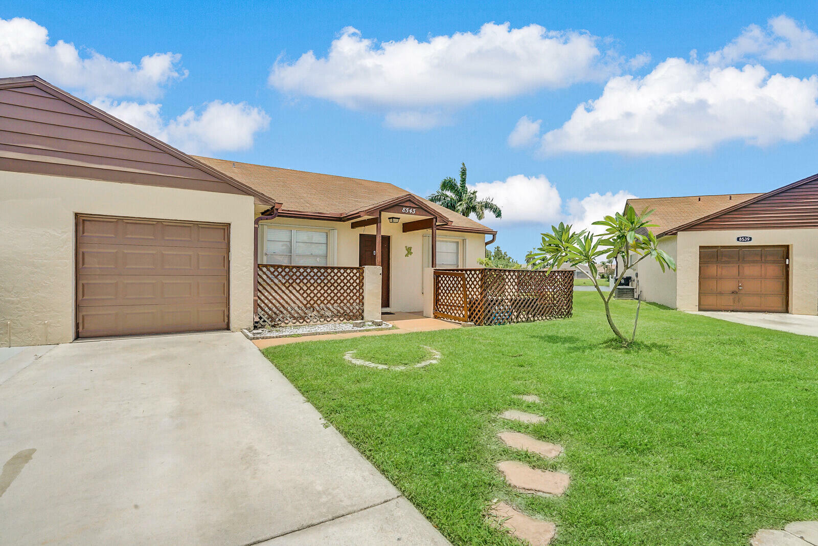 Property Photo: 8543 Lake Point Court FL 33467