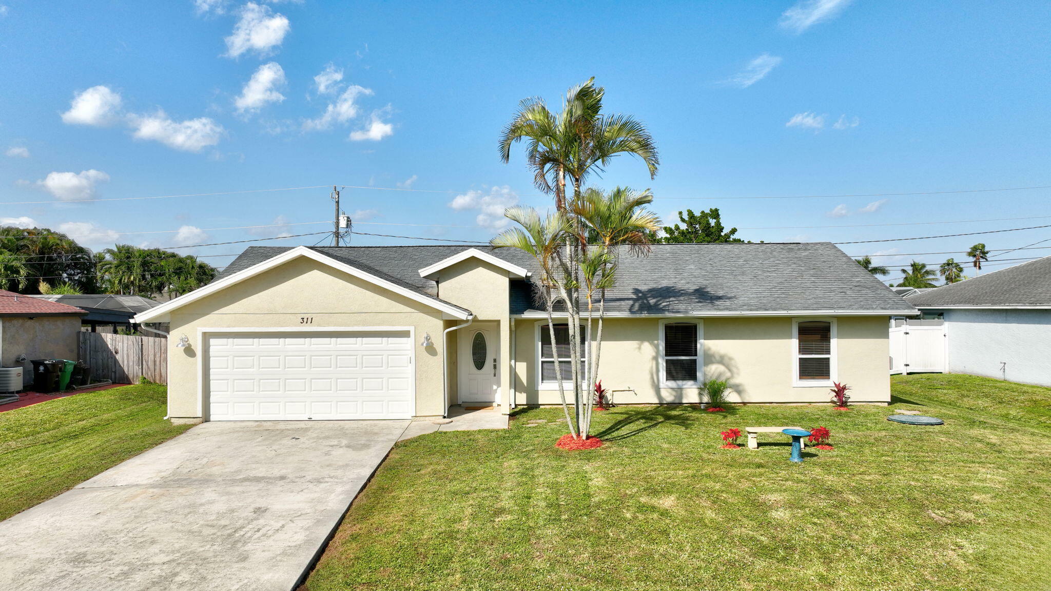 Property Photo:  311 SE Navy Avenue  FL 34984 