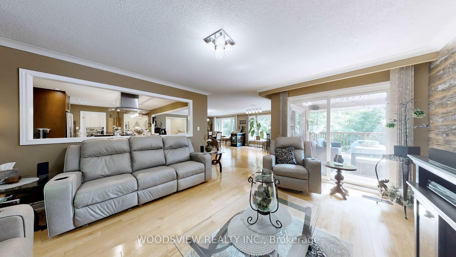 Property Photo: 250 Kingscross Drive ON L7B 1E7