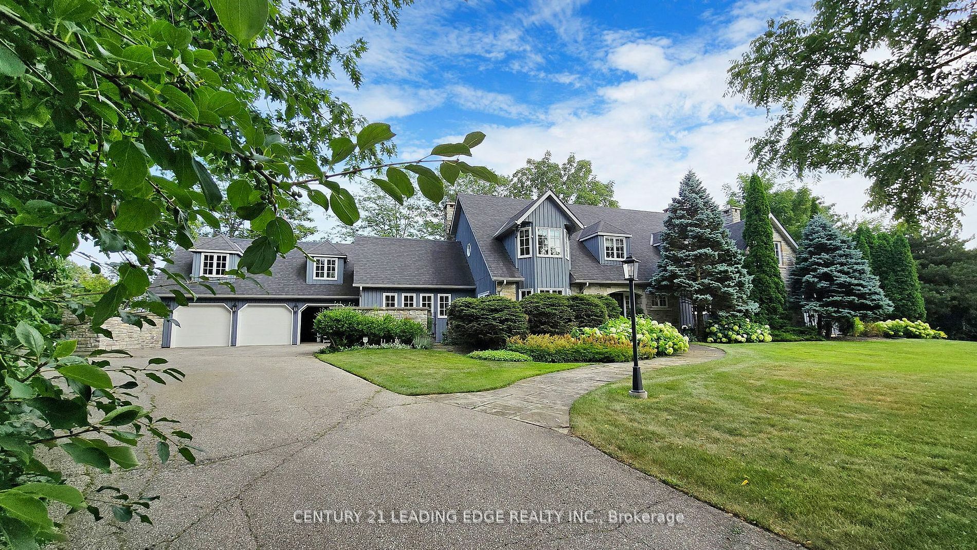 Property Photo:  23 Walnut Glen Pl  ON L6C 1A3 