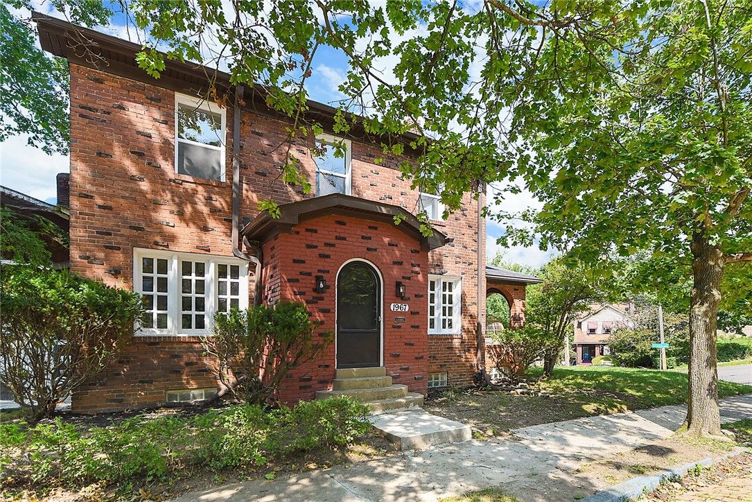 Property Photo: 1967 McNary Blvd PA 15221