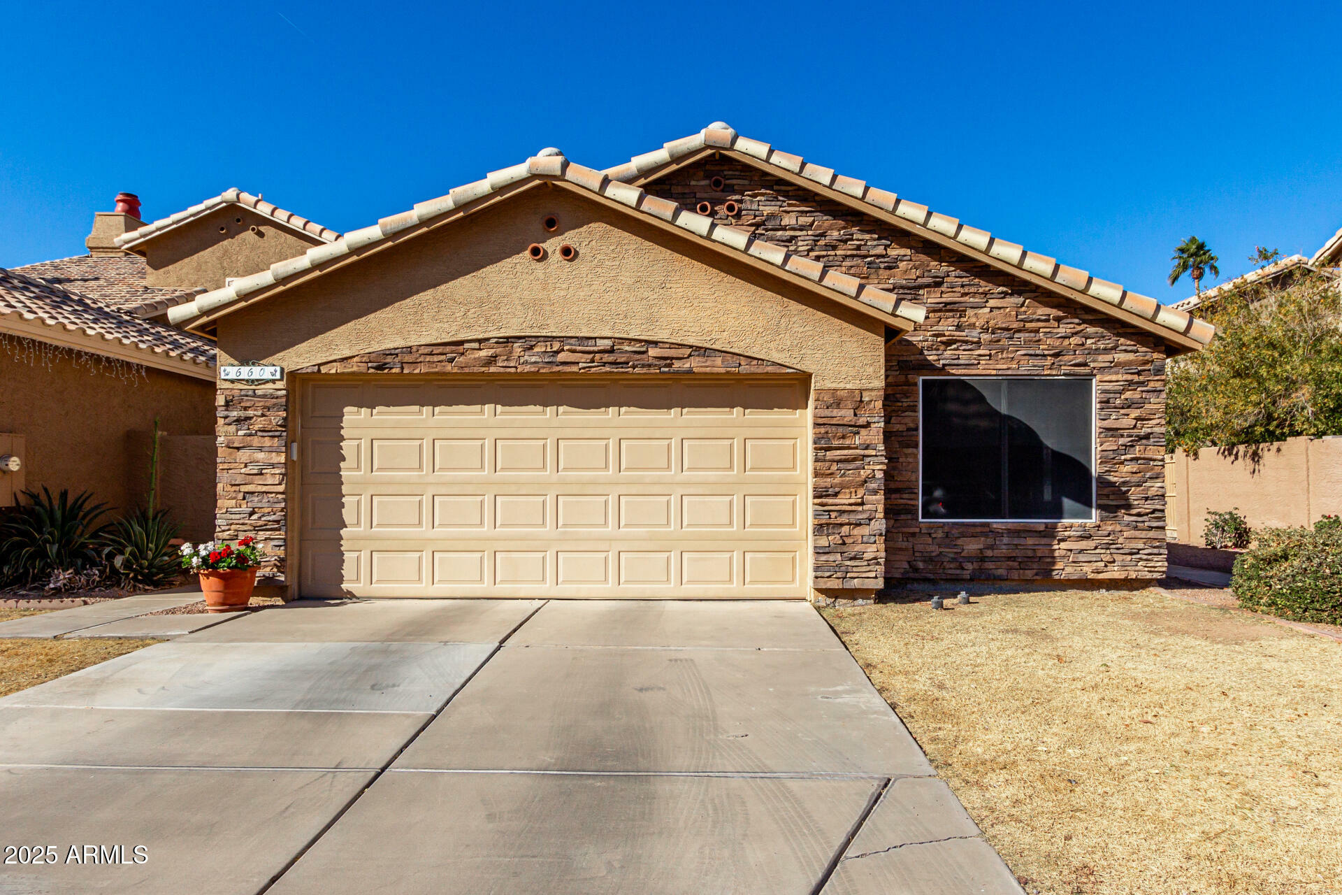 Property Photo:  660 N Maple Street  AZ 85226 